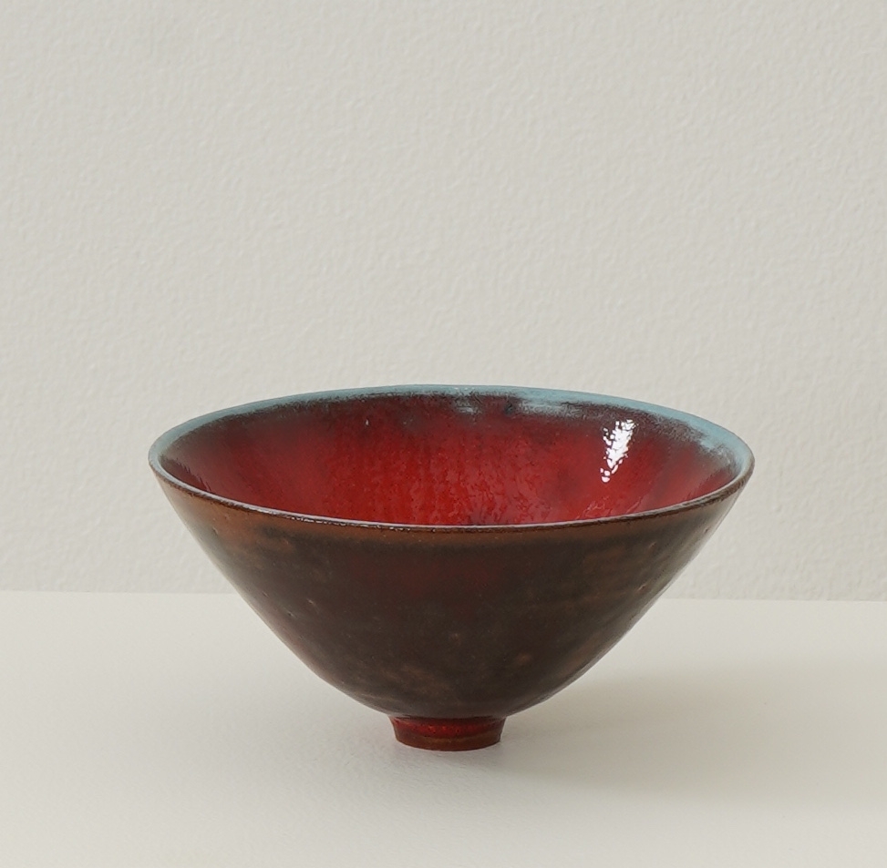 NICOLA DURVASULA

Untitled (red ७), 2020

Glazed red earthenware, turquoise porcelain slip, wheel thrown

5.5 cm (height) x 11.5 cm (diameter)